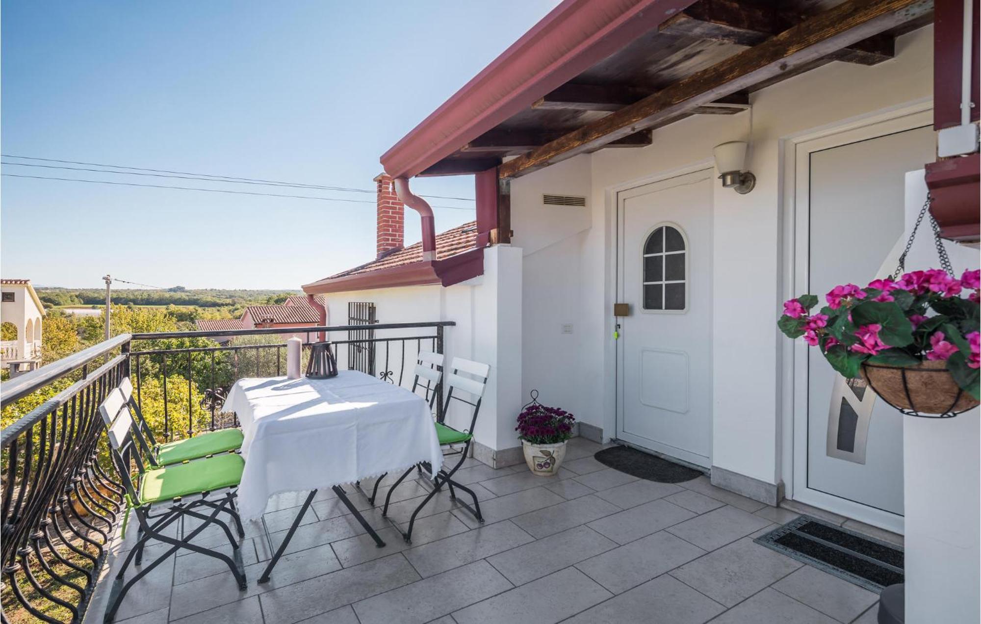 Gorgeous Apartment In Musalez With Kitchen Экстерьер фото